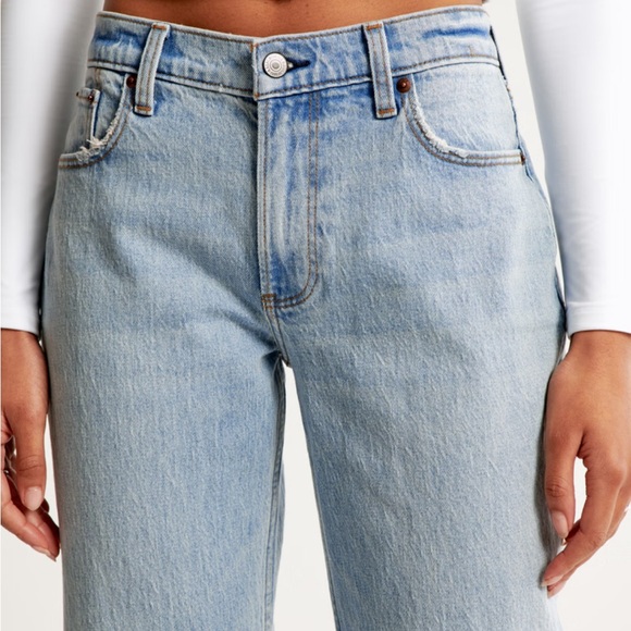 NWT Abercrombie Low Rise Baggy Jeans 33 (16) Short - Picture 3 of 3